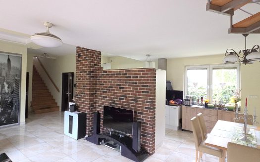 Dom wolnostojący z warsztatem samochodowym – Katowice, Kostuchna.